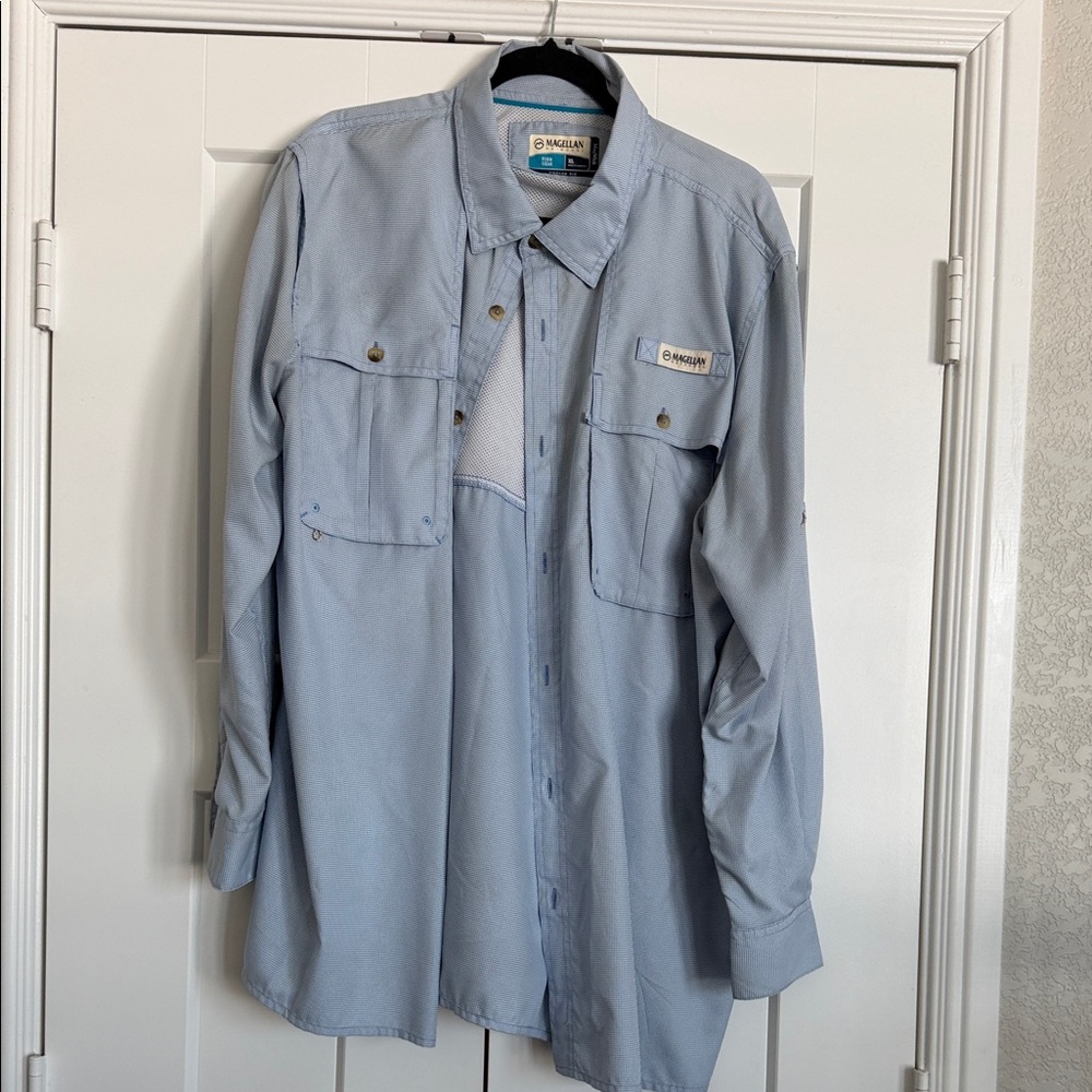 Magellan Outdoors Light Blue Casual Button Down Shirt